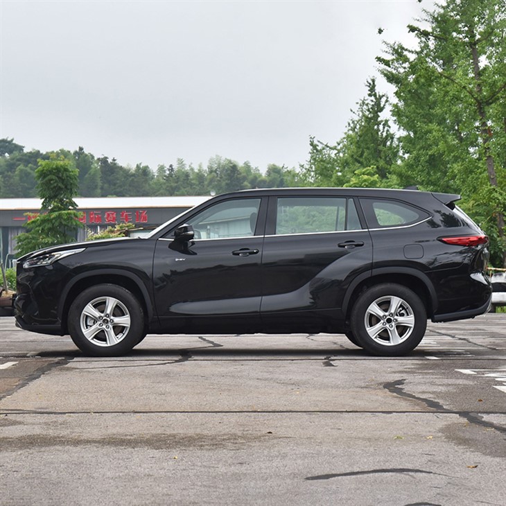 2024 Toyota Highlander midsize SUV