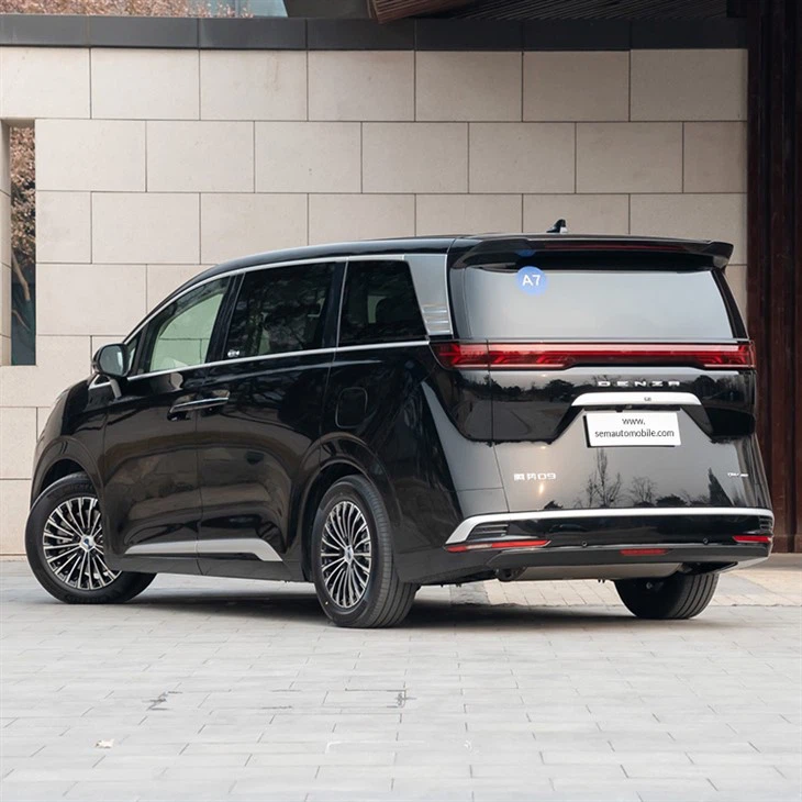 Denza D9 DM-I 4WD Luxury MPV